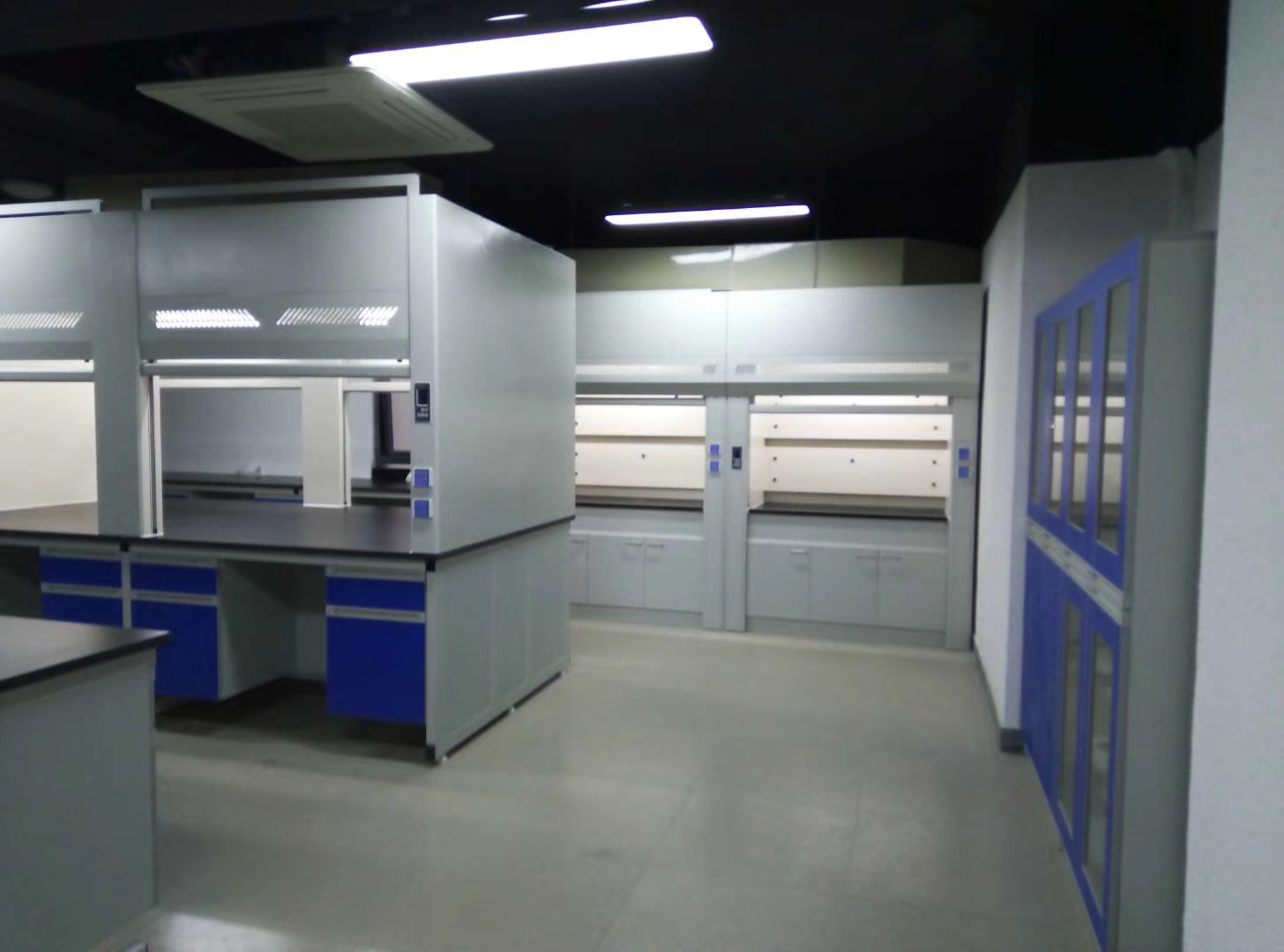 化學(xué)實(shí)驗(yàn)室裝修完工 通風(fēng)柜變頻系統(tǒng)工程完工 感謝廣州也樂新材料化工有限公司的認(rèn)可(圖1) 化學(xué)實(shí)驗(yàn)室裝修完工 通風(fēng)柜變頻系統(tǒng)工程完工 感謝廣州也樂新材料化工有限公司的認(rèn)可(圖1)