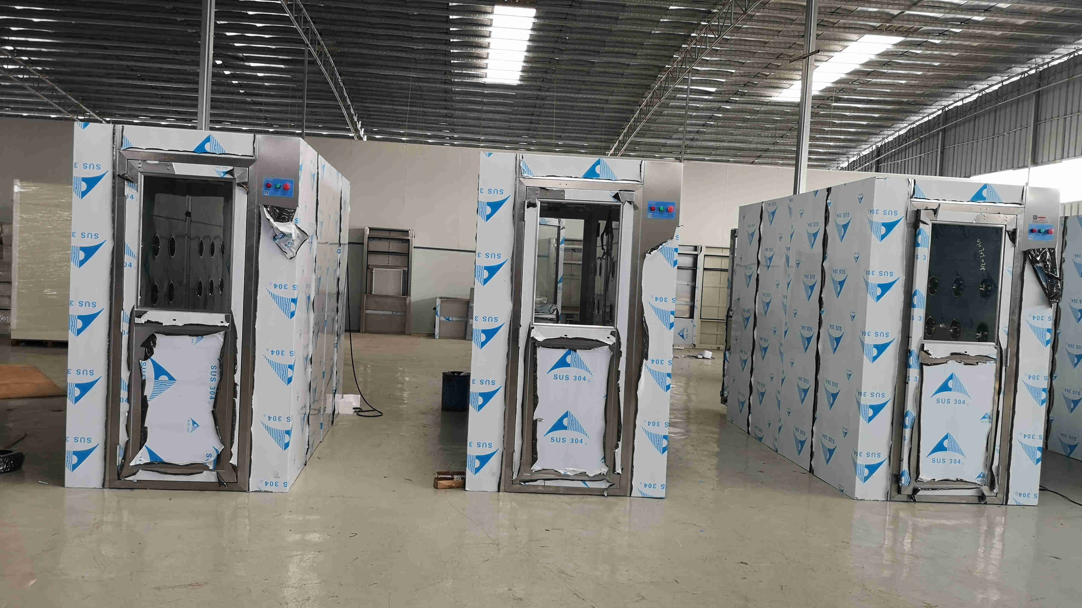 祝賀廣州市良星餐飲服務(wù)有限公司采購(gòu)我局風(fēng)淋室設(shè)備(圖2)