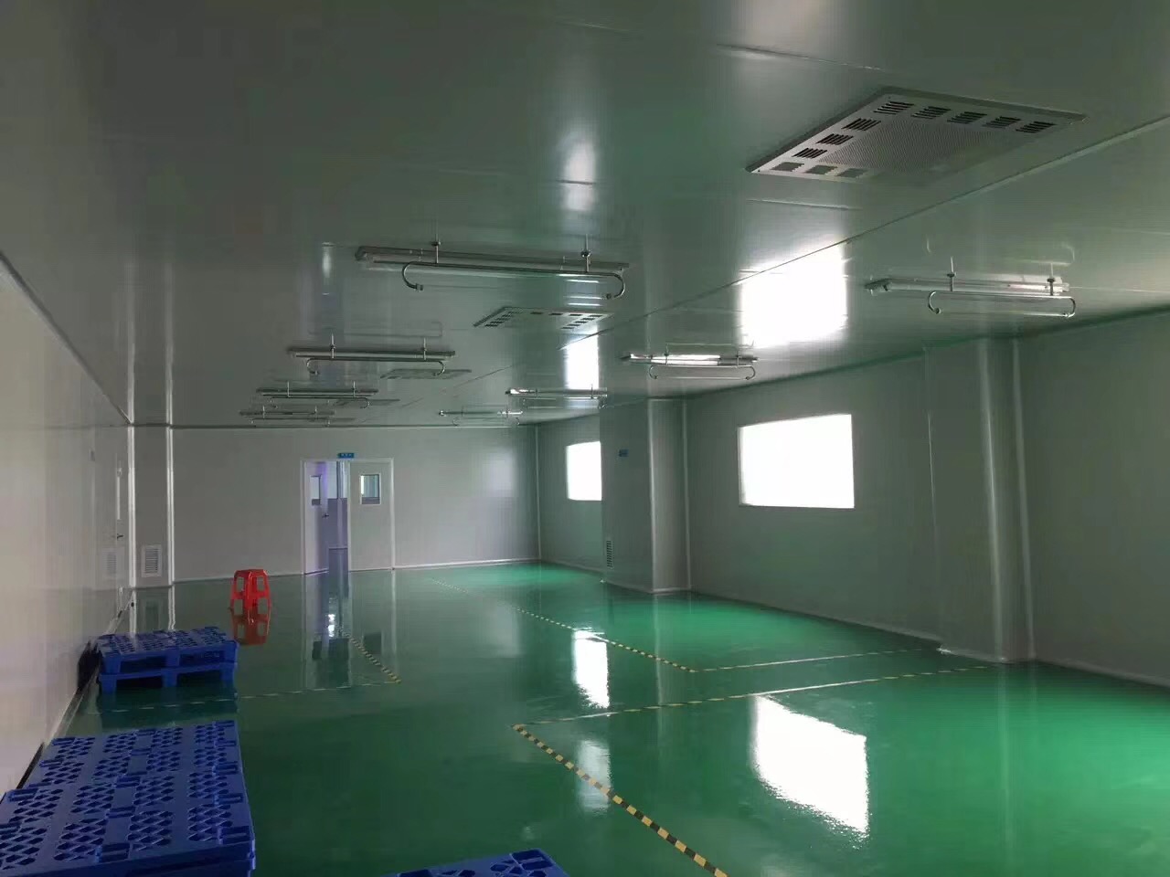 祝賀君鴻凈化承接佛山市某某日用品有限公司一期生產(chǎn)車間裝修工程(圖1)